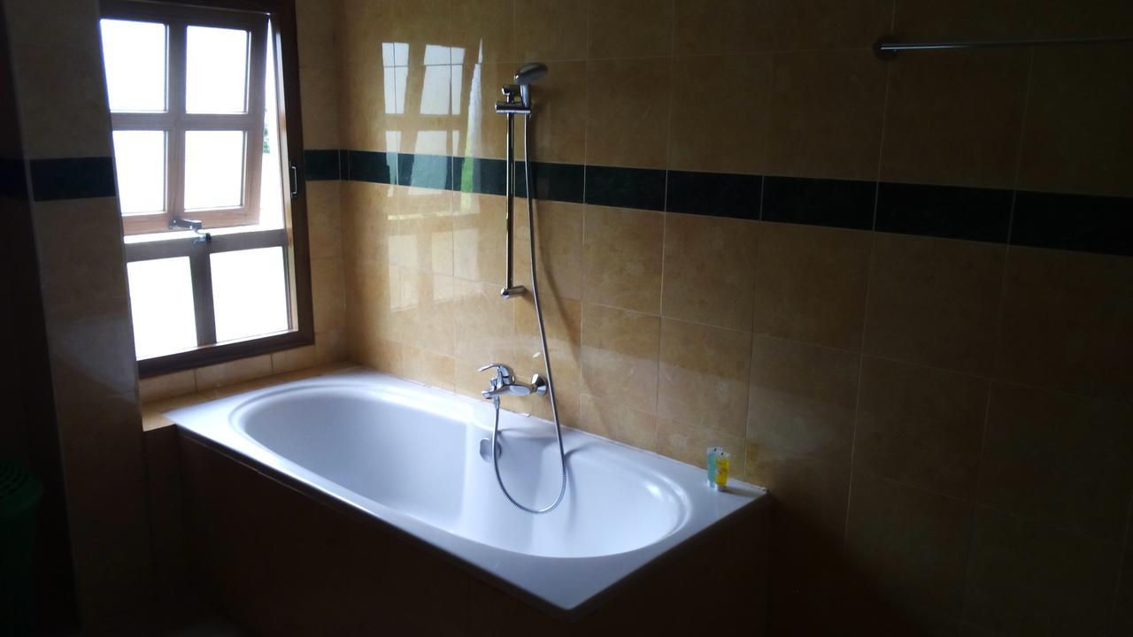 White Horse Inn Kabale Exterior photo